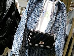 -URBAN REVIVO(济南领秀城贵和购物中心店)