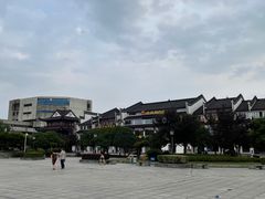 -巴陵广场