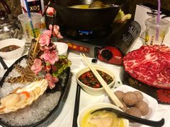 -鲜入围煮花胶鸡海鲜火锅