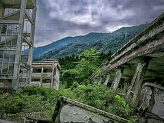 -四川汶川特大地震漩口中学遗址