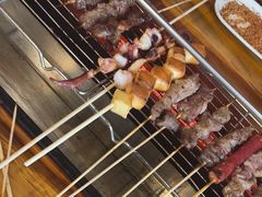 -哈尔滨小酒馆·鲜肉现穿自助烧烤(康新花园店)