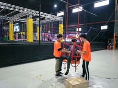 -嘿哟动霸CHUA·新潮玩运动娱乐中心·蹦床滑冰团建乐园