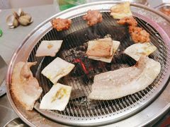 -围炉肉舍•炭烤活鳗•丹东海鲜烤肉(步行街店)