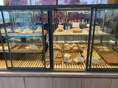 面包甜点陈列柜-顶东面包花园·生日蛋糕(世博店)