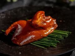 吮指玻璃脆皮乳鸽-湖影中餐厅·南京金茂威斯汀大酒店