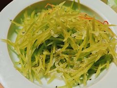 蜇皮拌笋丝-辣不二地道川菜(汉水路店)