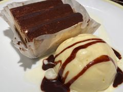 提拉米苏蛋糕配香草冰激凌-萨莉亚意式餐厅(杭州滨江天街店)
