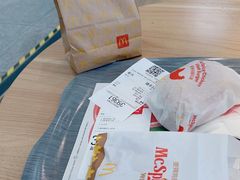 -麦当劳(深圳北站B2检票口楼上)