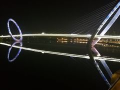 -南京眼步行桥
