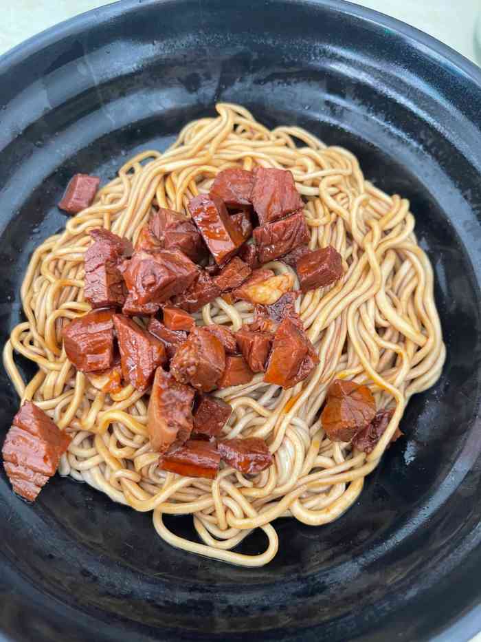 李记拉面馆(朱泾万安街店)-"朱泾镇地方不大,小吃也不算多,时间悠久的