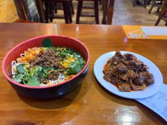 -爆炸头阿姨小四川正宗川味小吃(无任何分店)