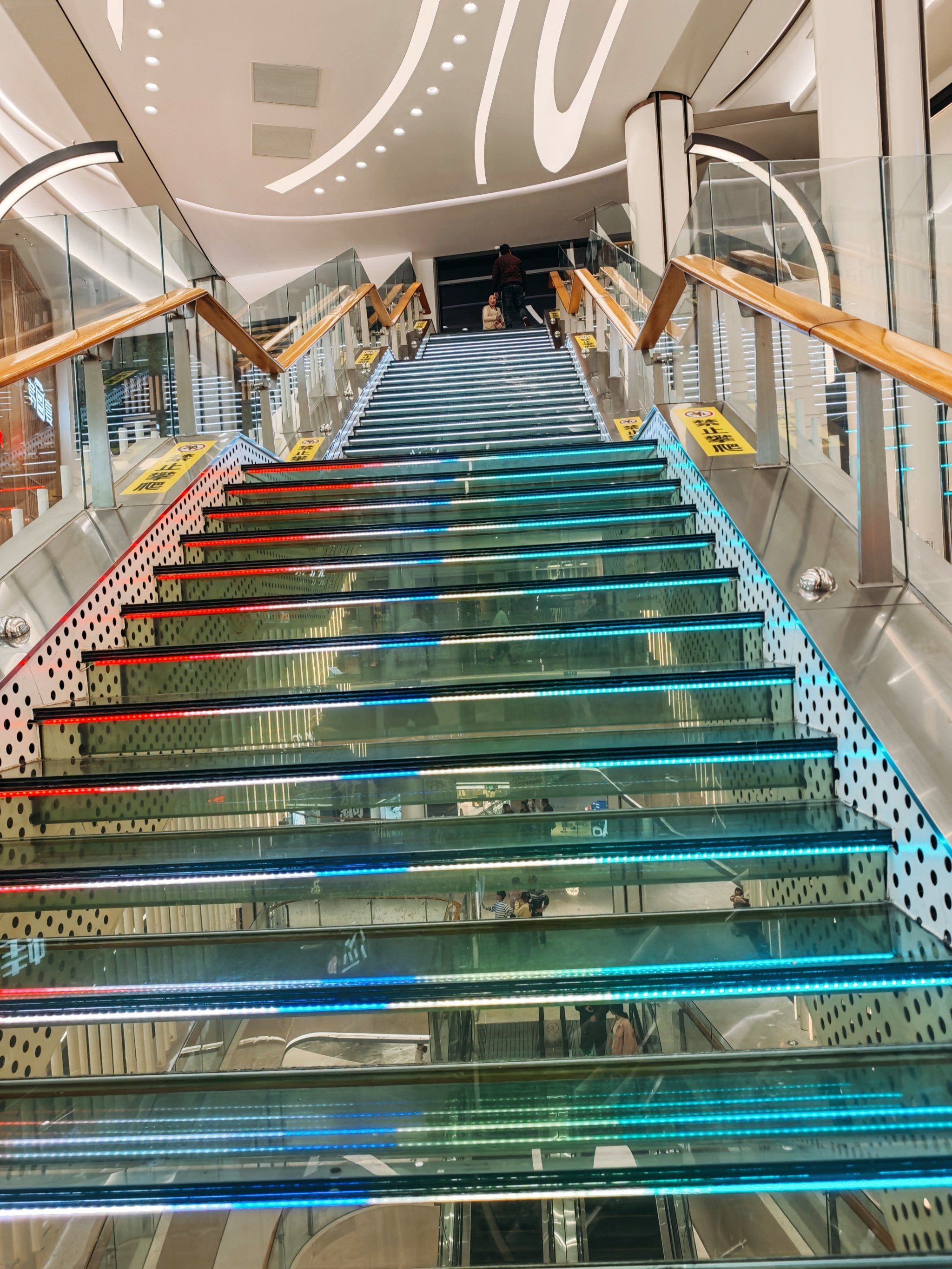 网红透明楼梯,你敢挑战么?