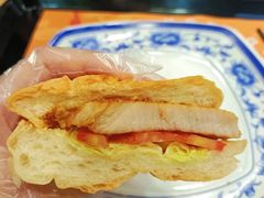 猪扒包-津津飯堂