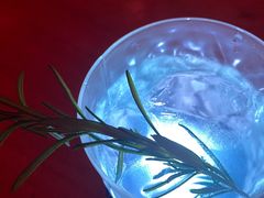 -饮湖威士忌鸡尾酒吧