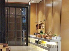 -鱼鲜饭香·招牌汽锅剁椒鱼头王