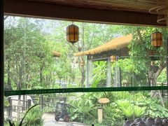 -茅草房·河畔园林火锅
