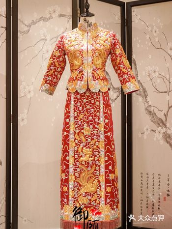 一针一线都体现出满满心意的龙凤褂