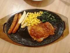 香辣烤肠配黑椒酱汁风味鸡排-萨莉亚意大利餐厅(龙胜站颂荟商场店)