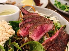 泰式煎牛肉泰碗配绿咖喱酱-Wagas沃歌斯(富力广场店)