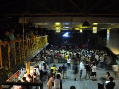 从二楼中间俯瞰的全景-麻雀瓦舍mako live house