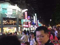 -六合夜市