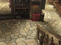 -老牌坊云南鱼豆花火锅(爱建店)