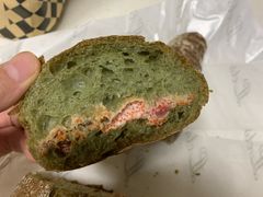 草莓飞鱼籽面包-Let's Taipei 非常烘焙(太古里店)