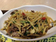 土豆丝炒牛肉饭-吾虎将·现炒快餐(番禺店)