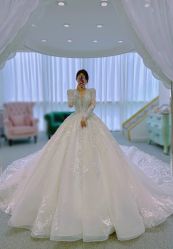 -AMOR艾沫婚纱奢品荟(设计师勒泰店)
