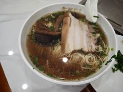 爆鱼焖肉面-老西白点心店