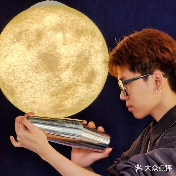 酒吧也这么卷吗？鸡尾酒也可以外带啦！