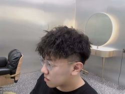 -Tloml salon
