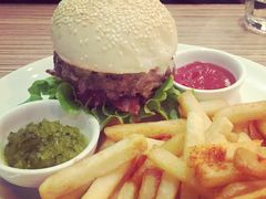 芝士牛肉汉堡-榖屋house of flour(张江首店)