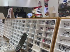 -美式眼镜·授权蔡司.依视路.尼康.豪雅.明月(人民广场店)