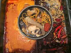 -老牌坊云南鱼豆花火锅(哈西万达店)