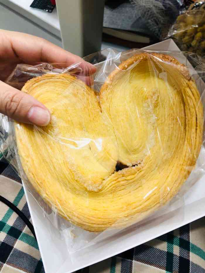 打分 跟脸一样大的蝴蝶酥,味道也还不错