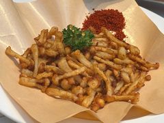 -阿瓦山寨·湘菜现炒·剁椒鱼头王(咸阳总店)