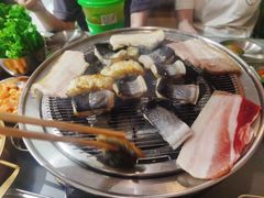 -围炉肉舍•炭烤活鳗•丹东海鲜烤肉(步行街店)