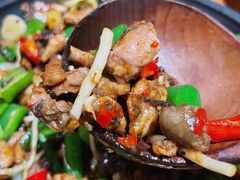 思茅小炒鸡-老滇山寨•云南特色菜•地方菜•民族风情歌舞表演(金碧店)