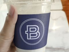 冰咖啡拿铁-巴黎贝甜(杨浦宝地店)