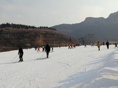 -济南卧虎山滑雪场