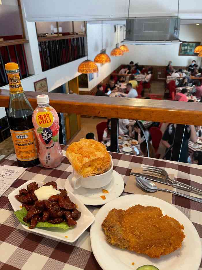 新利查西菜馆(广元路店)-"他家真的就是老上海西餐的典型代表,红白格.