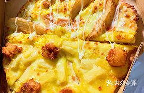 Potato Bacon Crunchy Chicken Pineapple Pizza