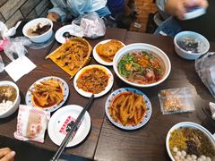 -爆炸头阿姨小四川正宗川味小吃(无任何分店)