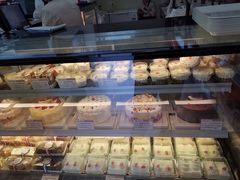 面包甜点陈列柜-红宝石·鲜奶小方·海派西点房(金杨店)