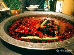 -茅草房·河畔园林火锅