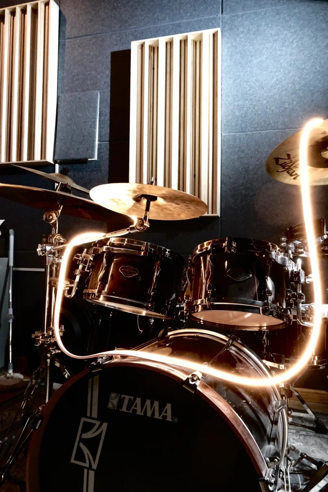 恭喜你刷到了超有逼格的成人架子鼓教室