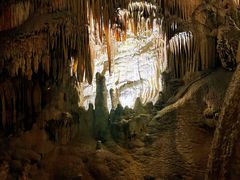 -波斯托伊纳溶洞