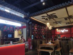 大堂-先启半步颠小酒馆(白麓里店)