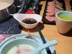 -洪氏嗨捞·广东猪肚鸡·椰子鸡火锅(西咸万象城店)